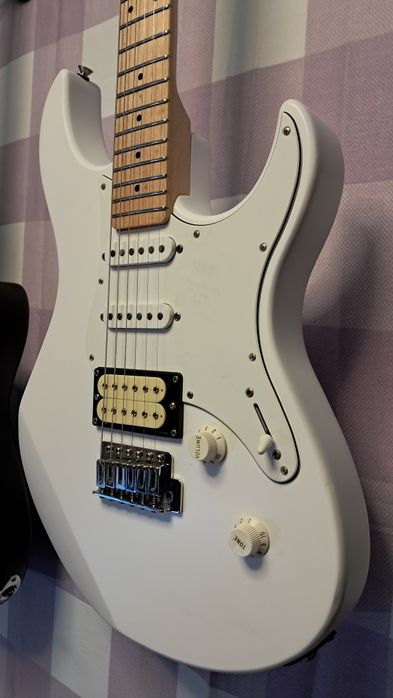 Срочно! Электрогитара YAMAHA Pacifica 112v