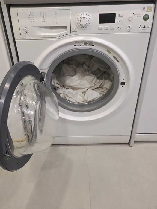 Vende-se maquina lavar roupa Hotpoint ariston 8kg boa condições