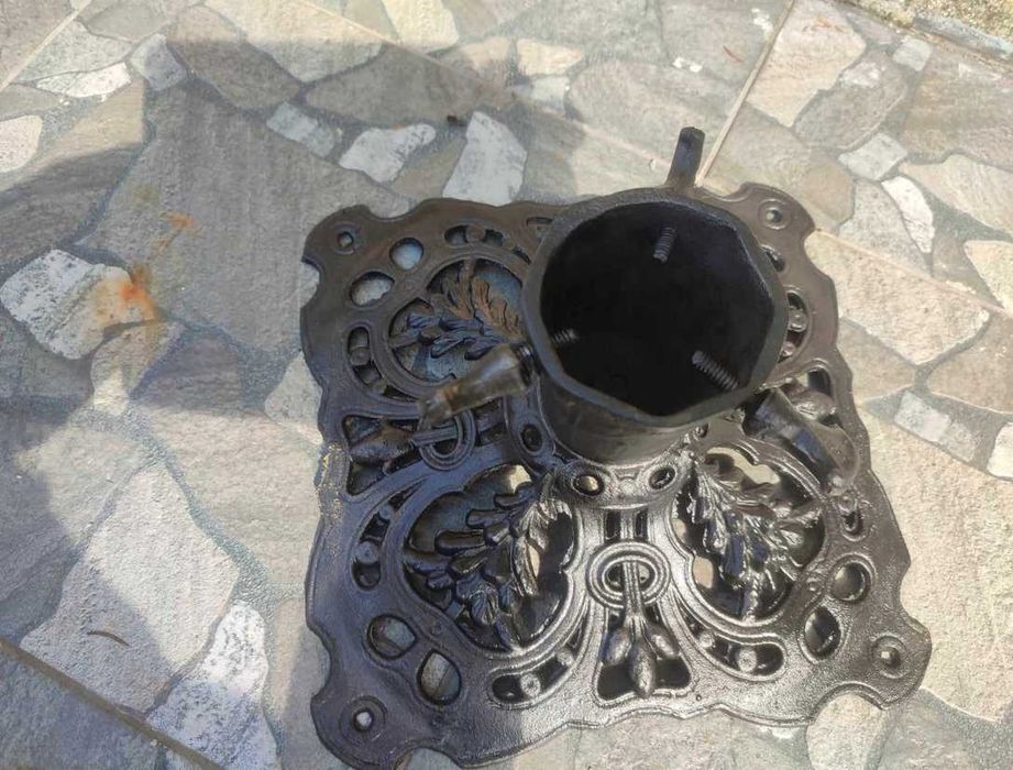 Secesyjny żeliwny stojak pod choinkę