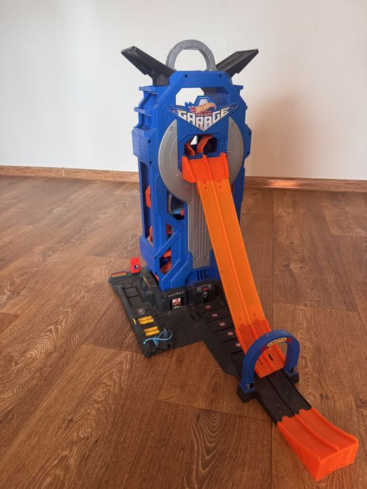 hotwheels траса гараж