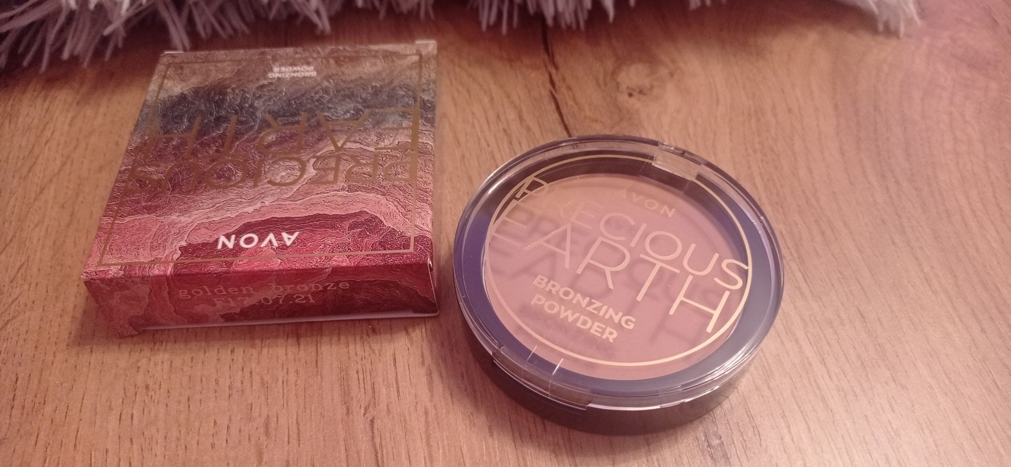 Puder brązujący Precious Earth Golden Bronze