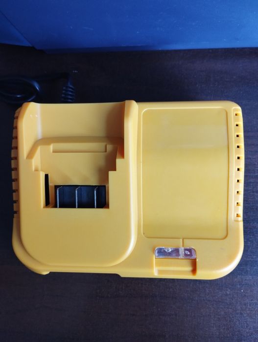 Зарядний пристрій для акумуляторів DeWalt 24V 5AH під 3 контакти