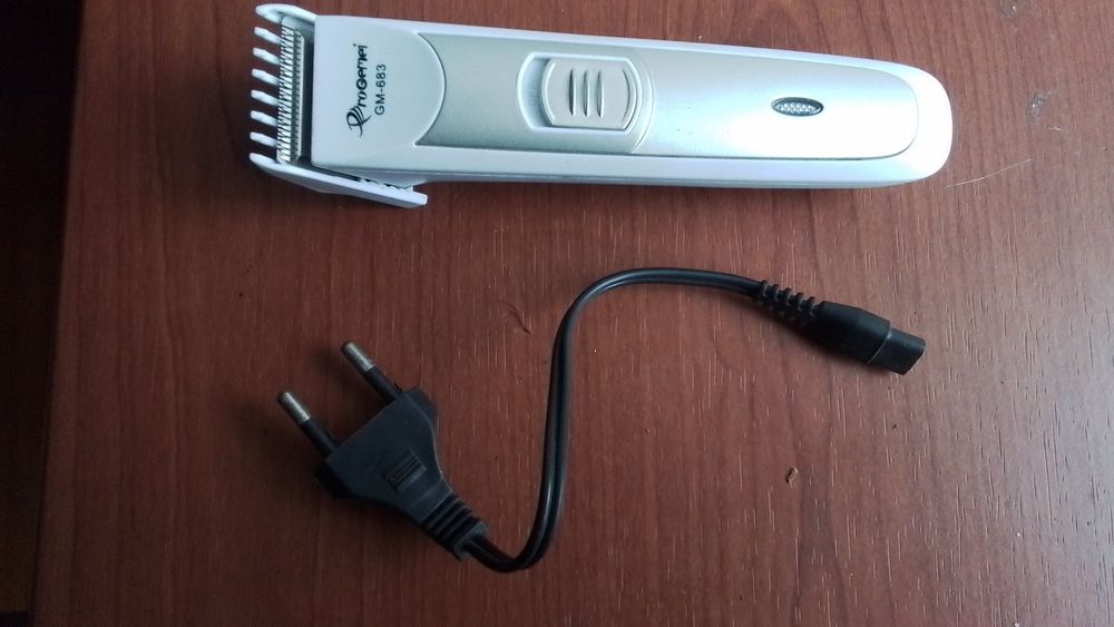 Триммер для стрижки бороды, усов бакенбардов ProGemei GM-683
