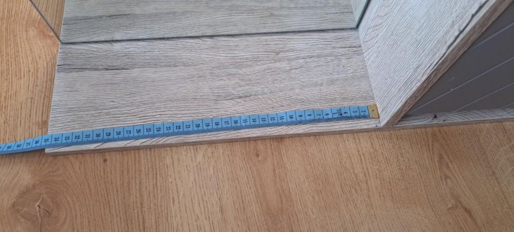 Lustro z szafką łazienkowe