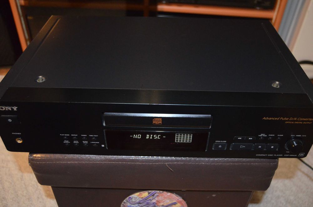 Leitor de CD Sony CDP-XB630 QS