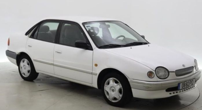 Toyota Corolla 1.3 Terra apenas 118 mil kms