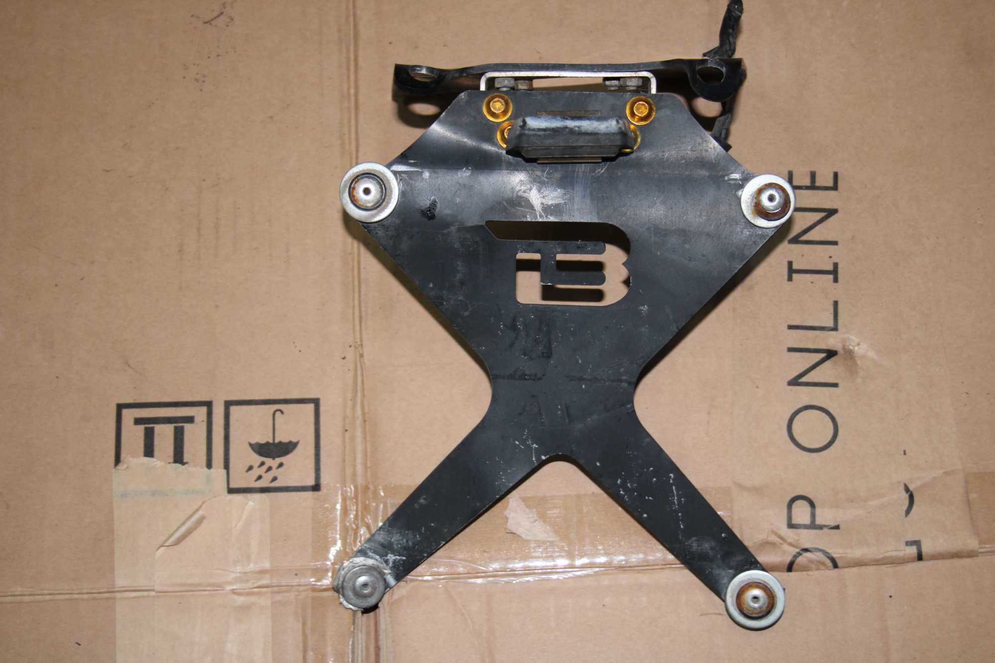 Mocowanie Tablicy Błotnik Uchwyt Tablicy Suzuki GSXR 600 K6 K7 06-07