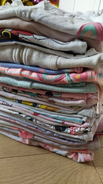 Paka ubrań dla dziewczynki rozmiar 74
