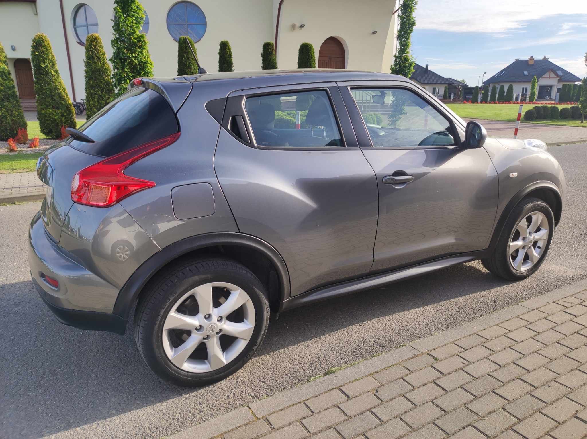 NISSAN JUKE 1.6 benzyna bez turba zwykły 117 KM ACENTA pierwszy wlaści