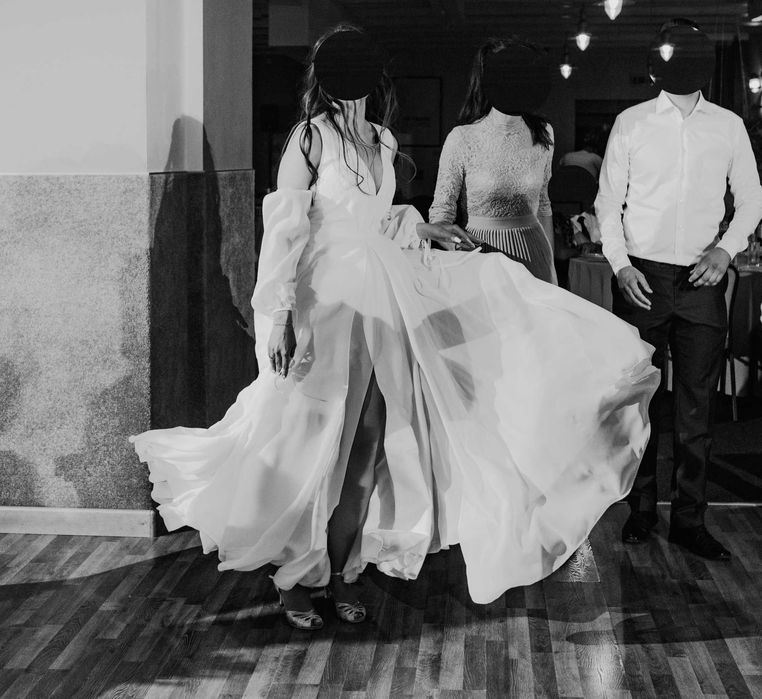 Suknia ślubna minimalistyczna i bardzo efektowna / idealna do tańca