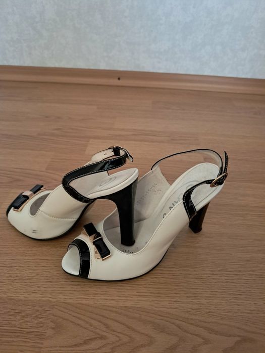 Босоніжки до свята 37р