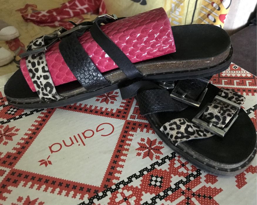 Шкіряна жіноча обув б/у; багато.