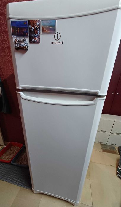 Холодильник. Не дорого. Возможен торг.