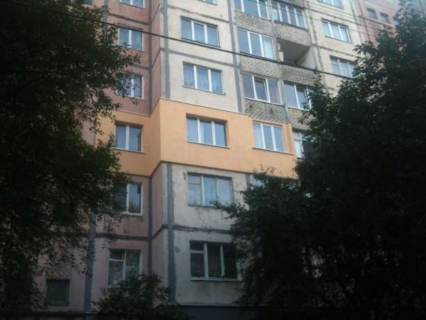 Висотні роботи. Альпіністи. Верхолази. Утеплення фасадів квартир.