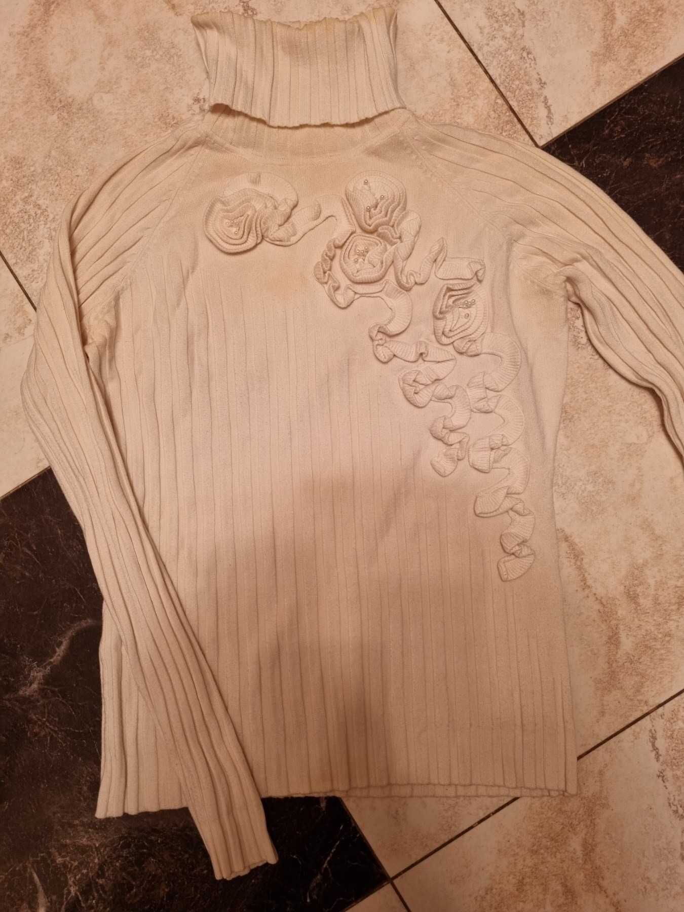 Продам женский белый свитер р.48,рост 170 см