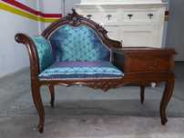 Sofá com mesa e gaveta