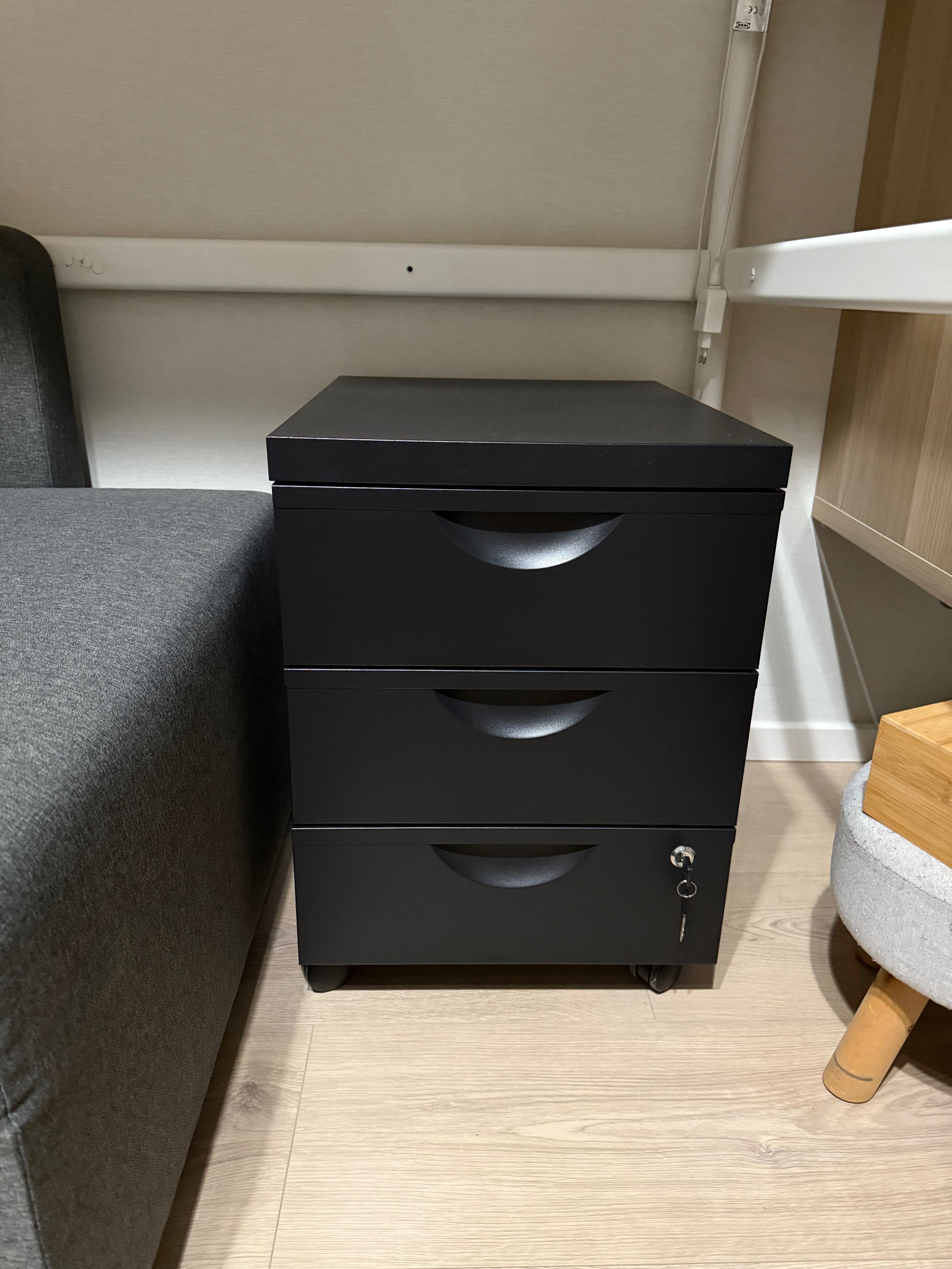 Kontenerek pod biurko z szufladami Ikea