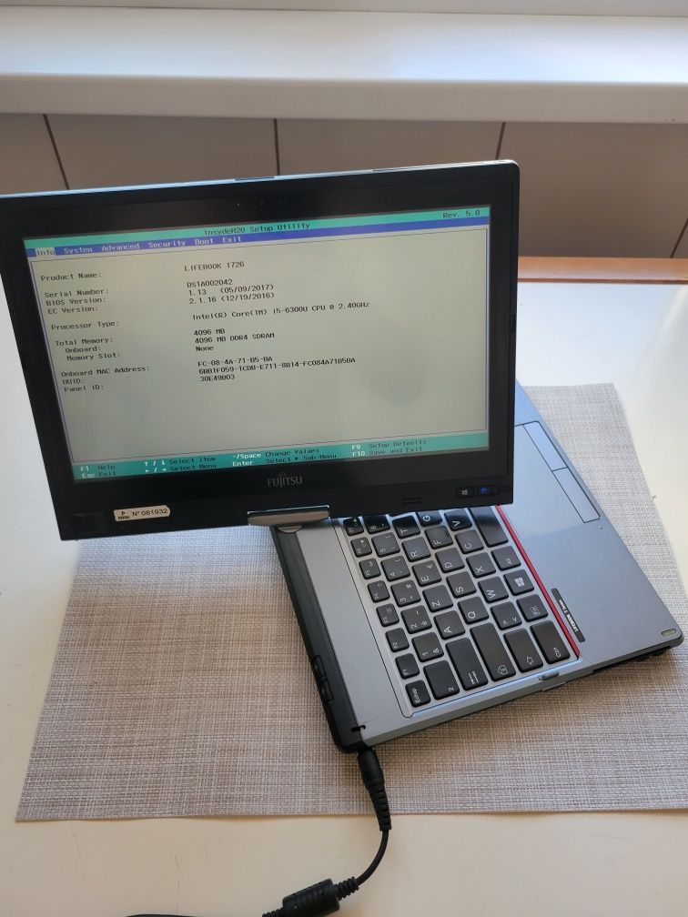 Ноутбук трансформер Fujitsu Lifebook T726
