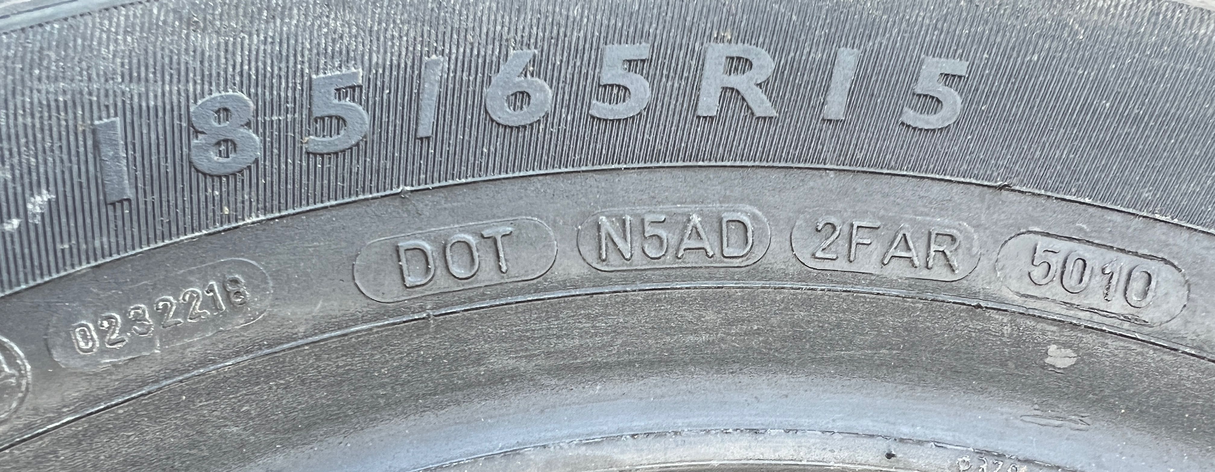 Komplet 4 szt. Opony Dunlop Sport 01, rozmiar 185/65R15 8 mm bieżnika