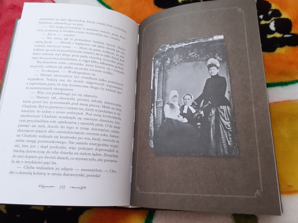 Książka i film na dvd Osobliwy dom pani Peregrine Ransom Riggs