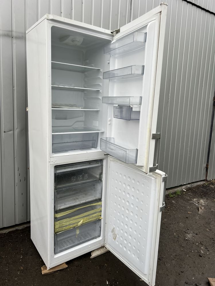Двокамерный Холодильник Beko CS236020