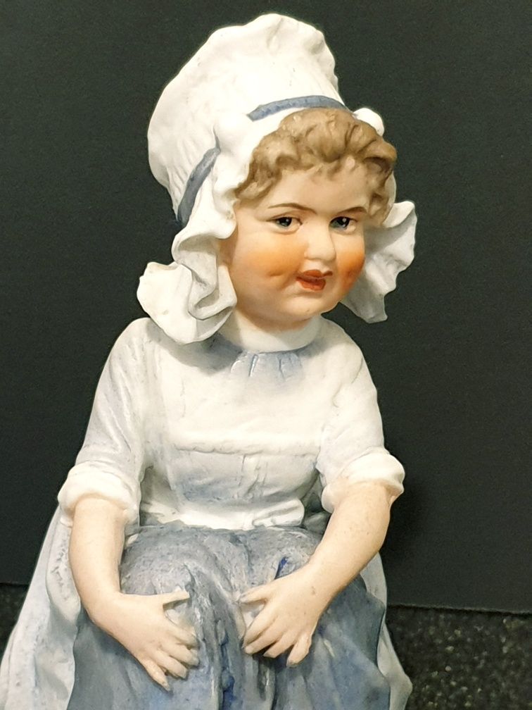 Lindissima antiga figura em porcelana europeia policromada