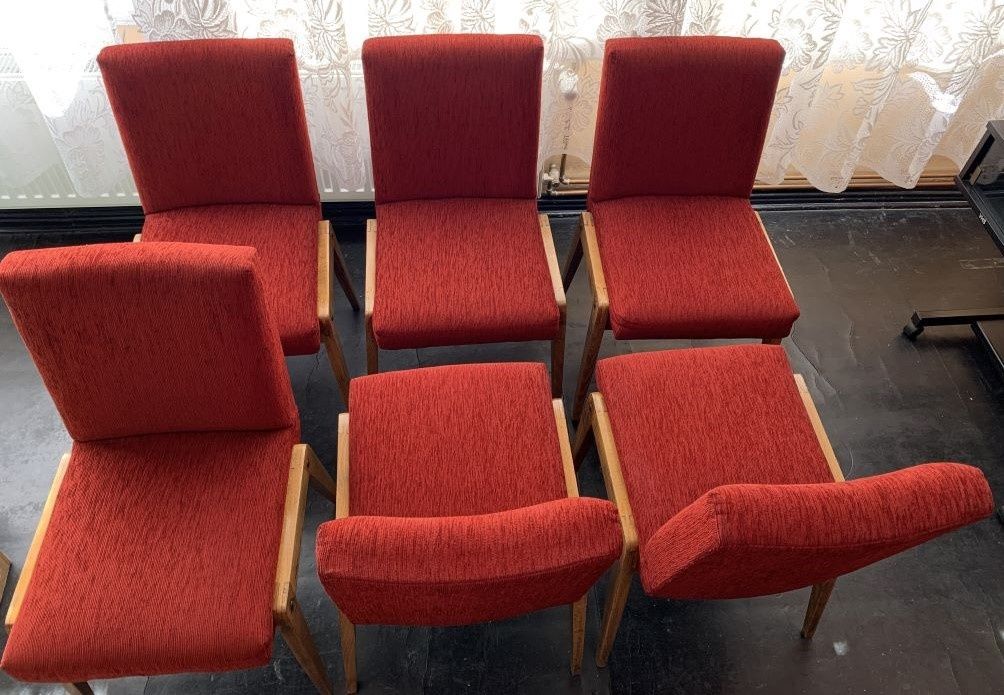 Oryginalne krzesła Aga mebel PRL 
 
Opis: 
Lata 1960.
6 krzeseł fotel