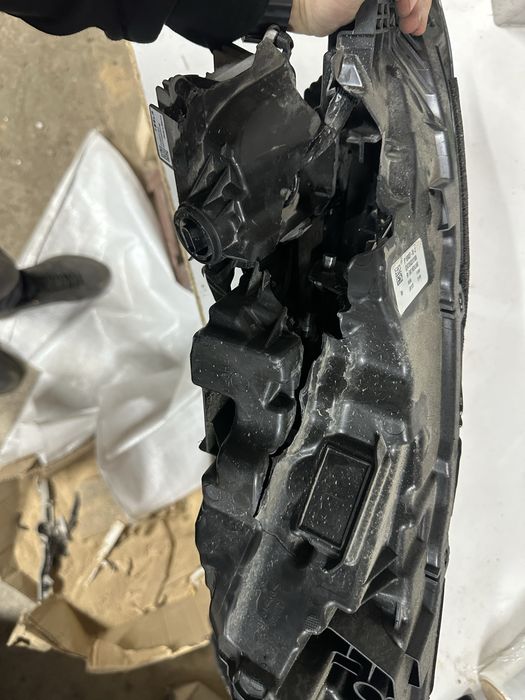 Фара права tesla model 3 highland