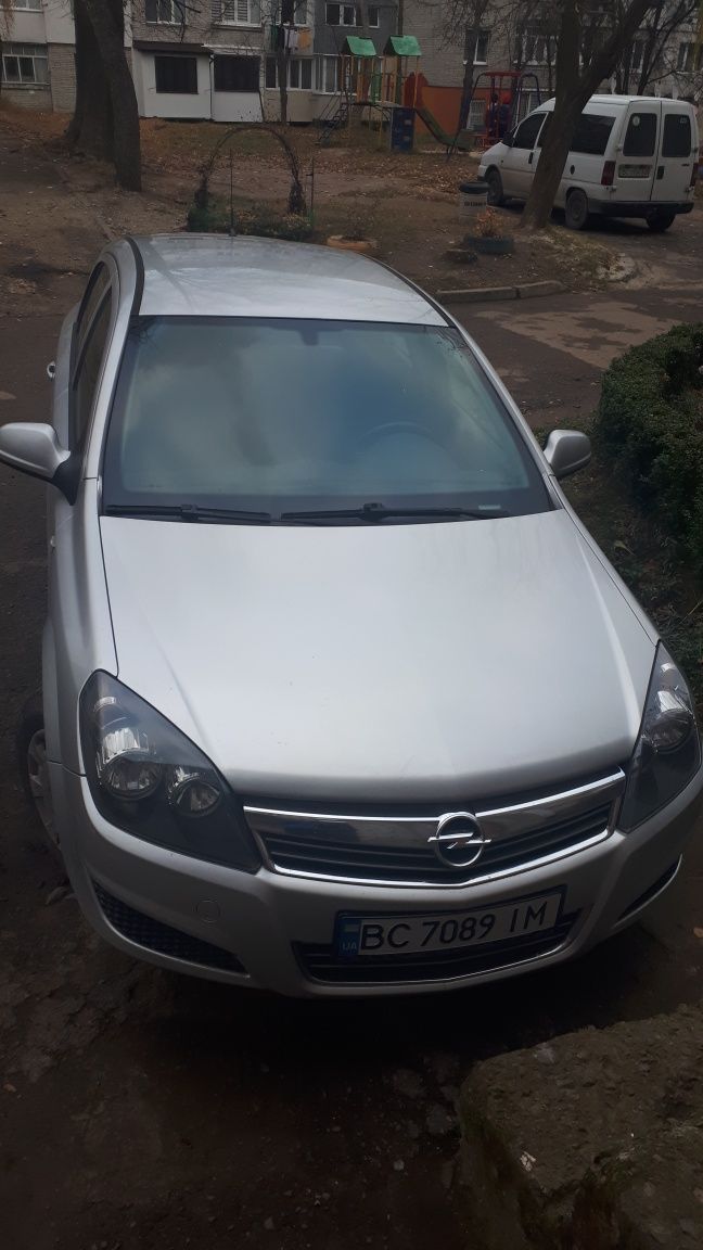 Opel astra h 1.7  2012