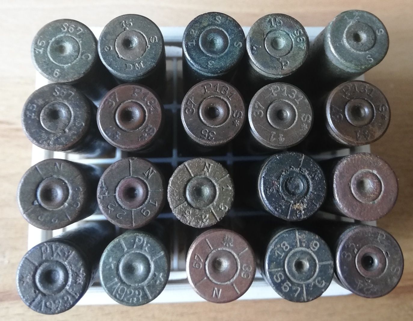 40 łusek i 8 łódek  mauser 1 i 2 wojna