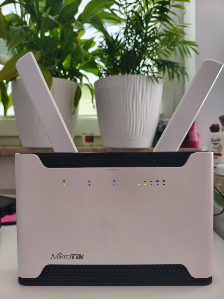 Router Mikrotik Chateau LTE12 + antena zewnętrzna + 2 wewnętrzne + oka