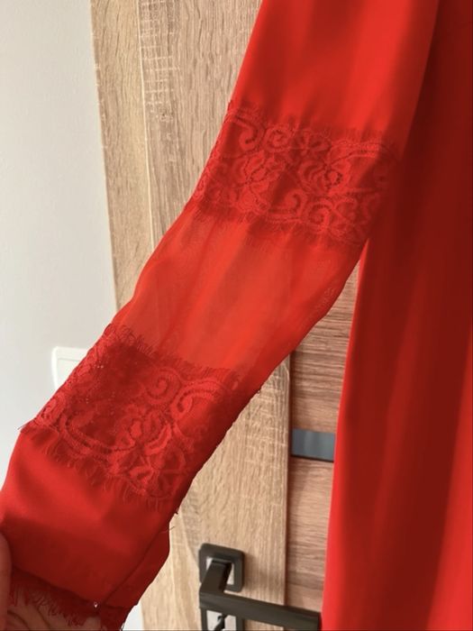 Czerwona sukienka z koronkowymi rękawami Reserved, romantyczna, 38 M