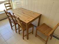 Mesa e 4 cadeiras