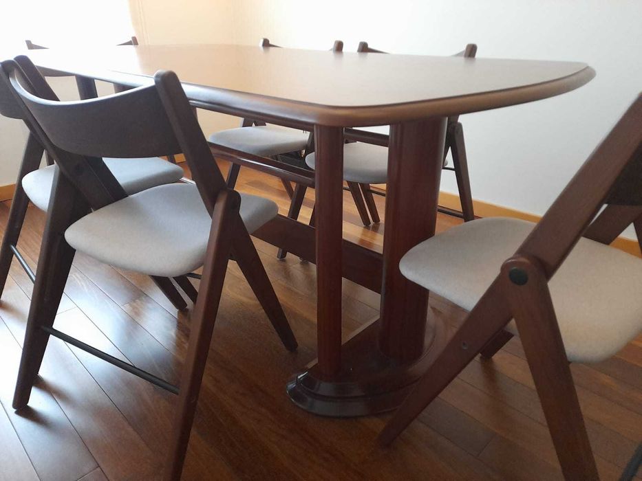 Mesa de Jantar em Madeira + 6 Cadeiras