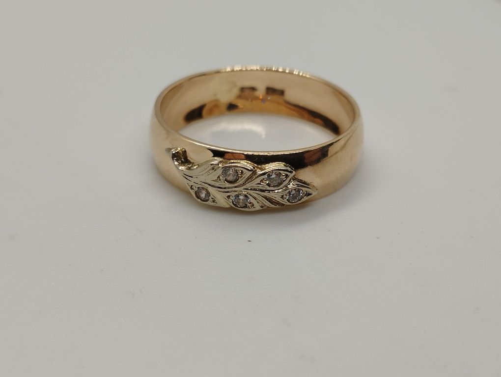 Золотое кольцо 18.5 размер 3.51 грамма