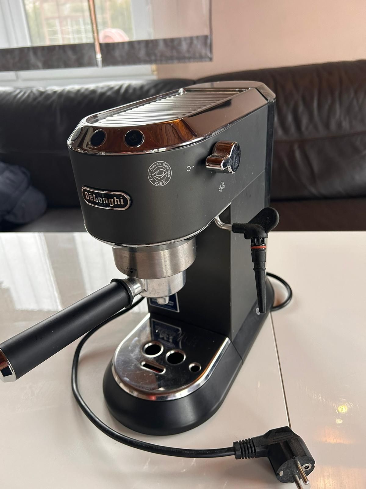 Ekspres kolbowy DeLonghi