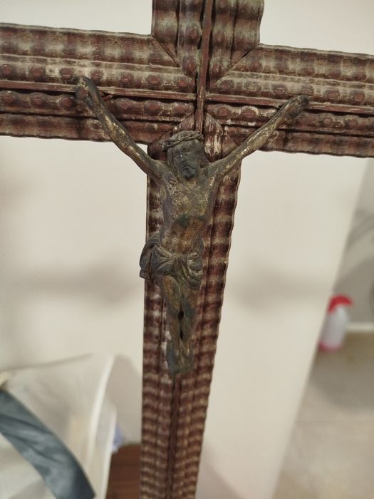 Crucifixo em madeira antigo