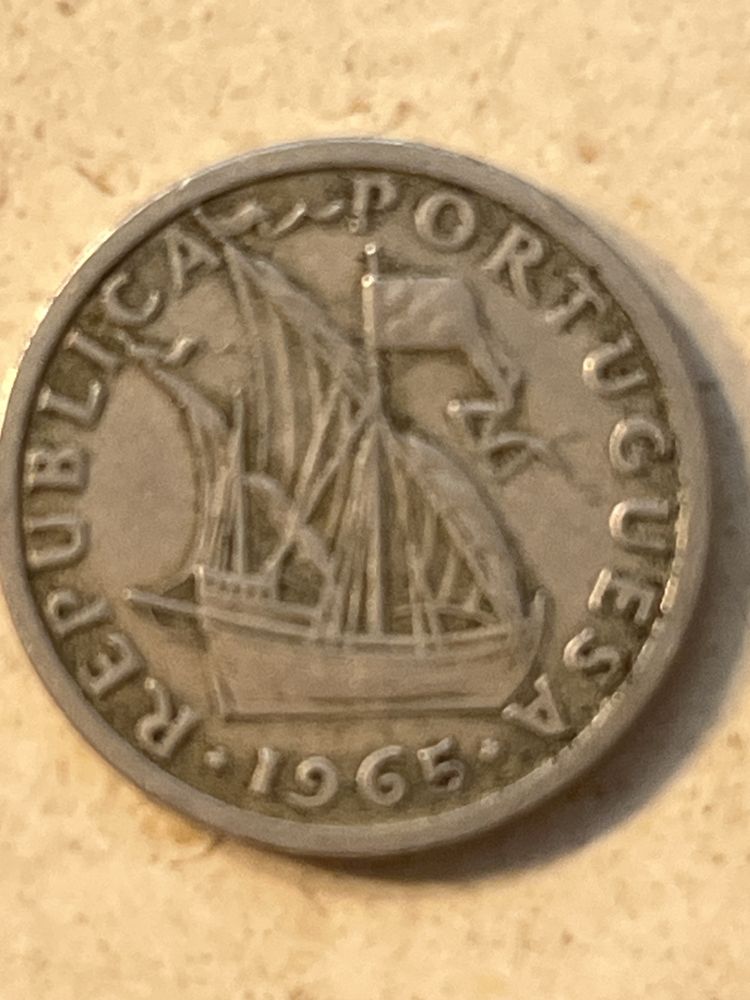 Moeda  antiga de 2 escudos e 50 centavos