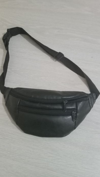 СУМКА Бананка
Матеріал: Екошкіра
Розмір: 20x16 см 
Фірмена фурнітура