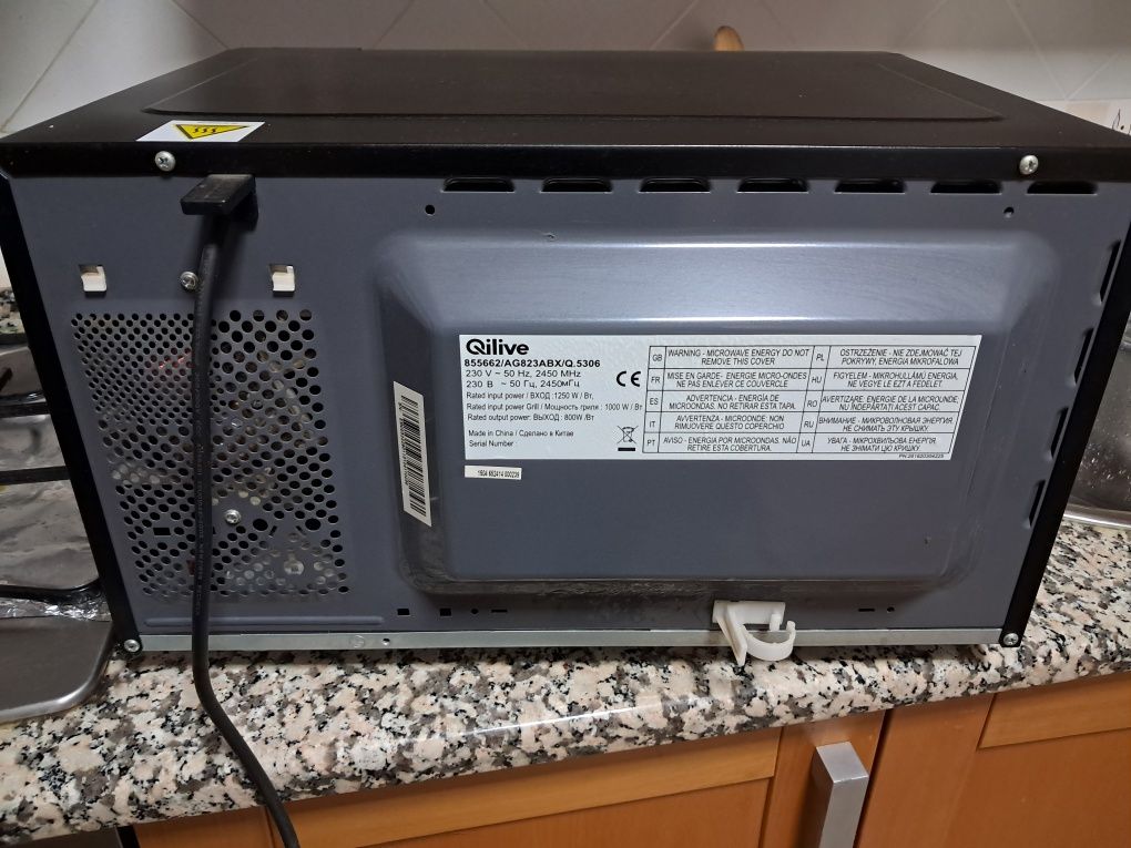 Microondas Qilive grill digital 23L usado