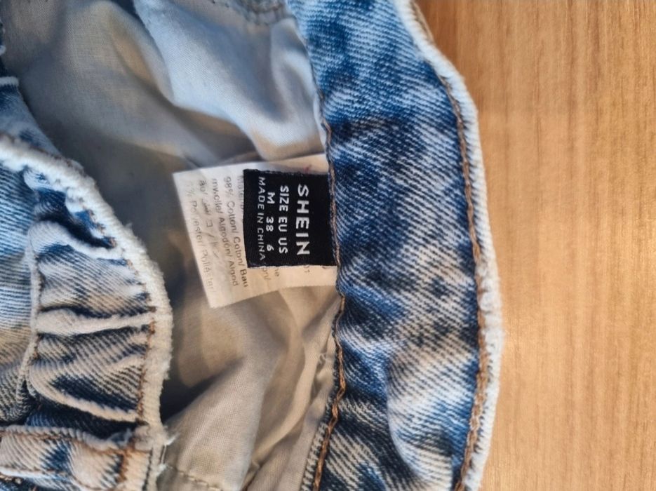 Jeansy damskie z nadrukiem