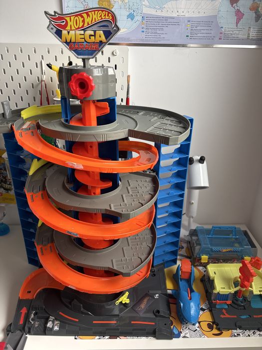 Hot wheels mega garage + dodatki