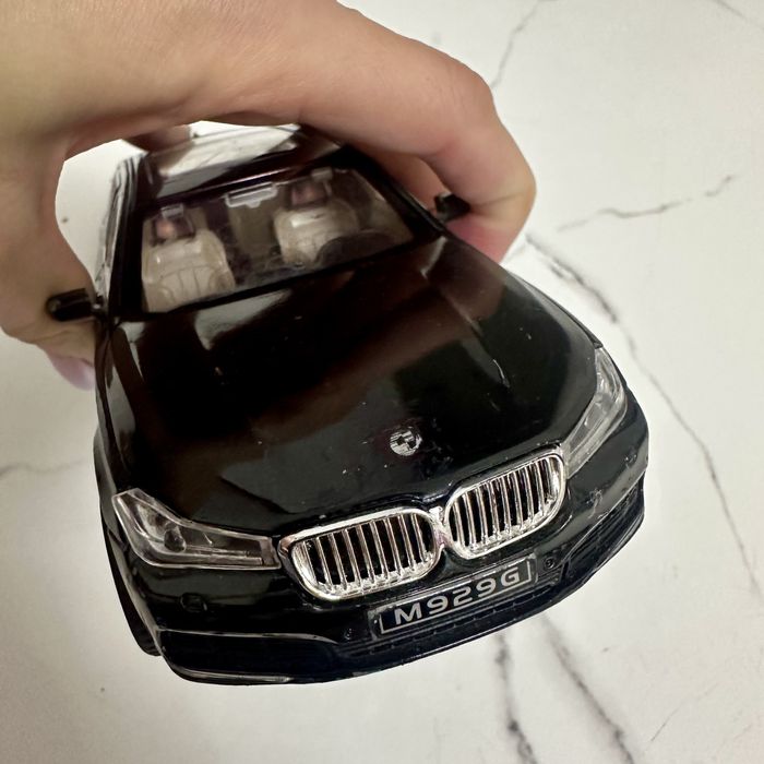 Машинка BMW чорна