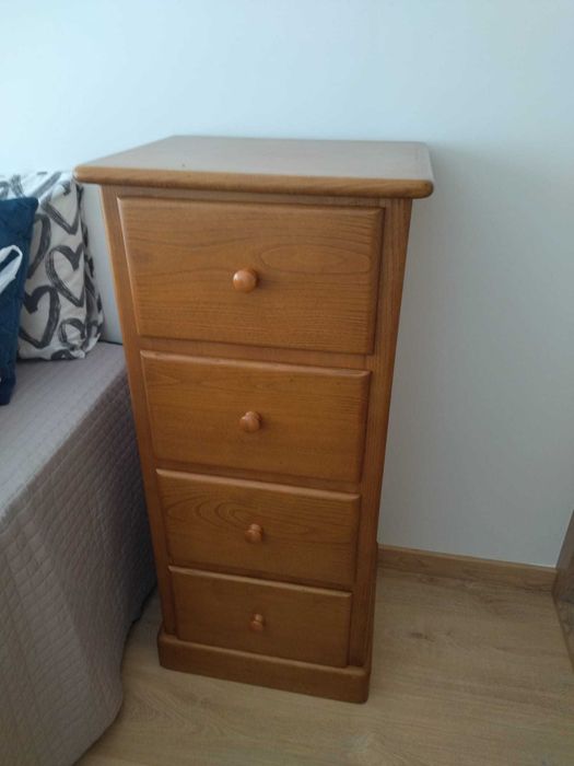 Conjunto quarto: Cama de solteiro com gavetão + mesinha + camiseiro