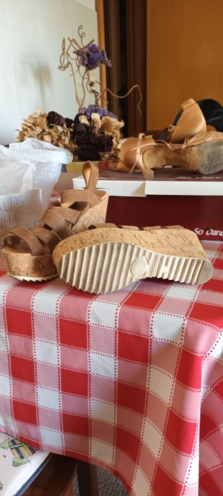 Sandálias em cortiça como novas