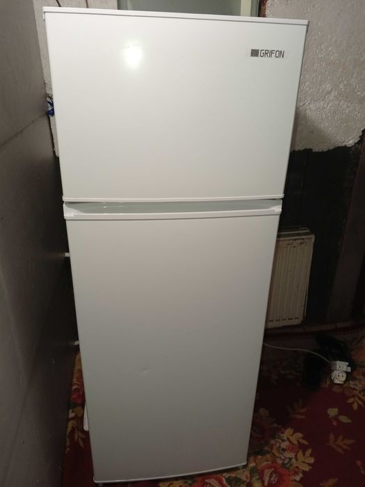 Продам  холодильники 2 х камерный Grifon