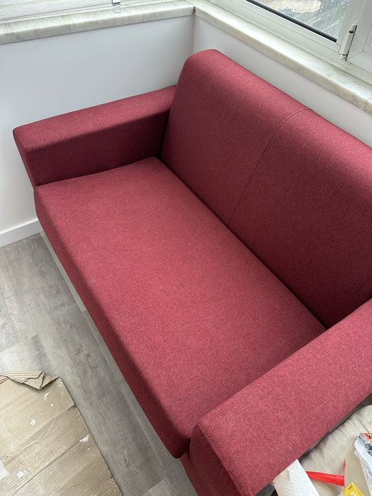 Sofa vermelho de 2 lugares como novo