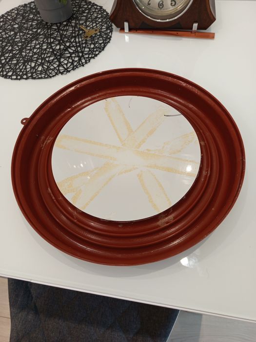 Plastikowe okrągłe lustro ścienne w tylu space vintage