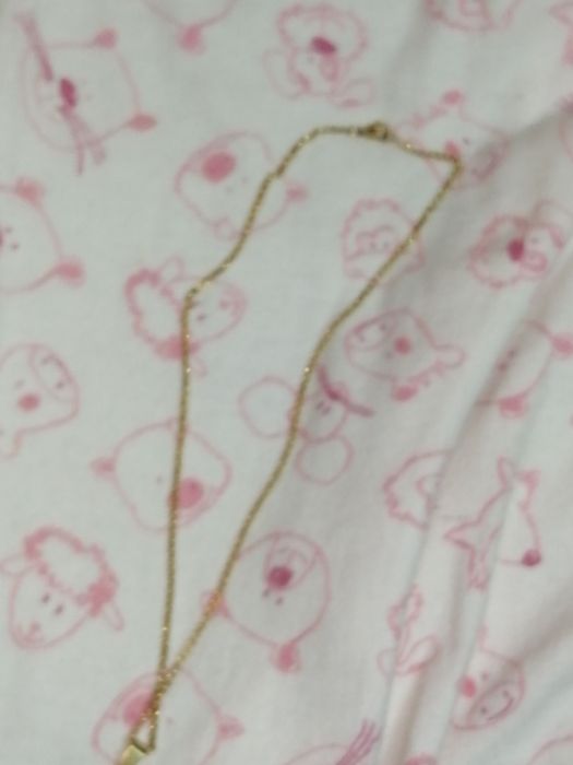 Fio dourado com palavra Mãe e Coracao