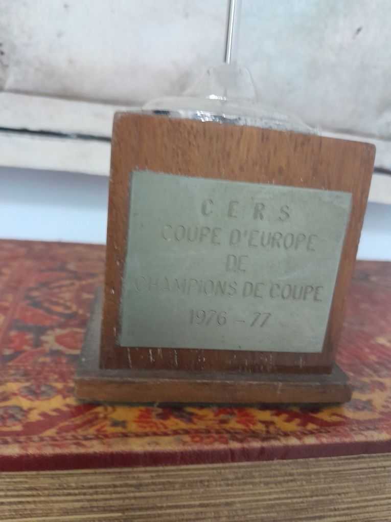 Placa c/gravação/C.ER.S. Coupe D'Europe de Champions de Coupe 1976-77.